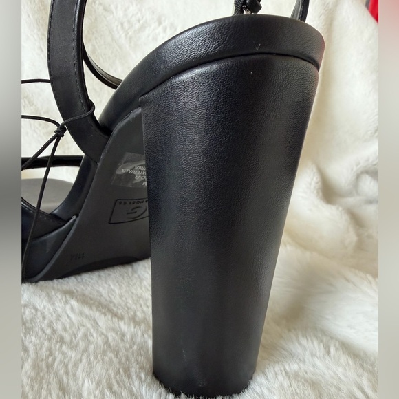 GBG Los Angeles Black Platform Heels - Picture 8 of 13